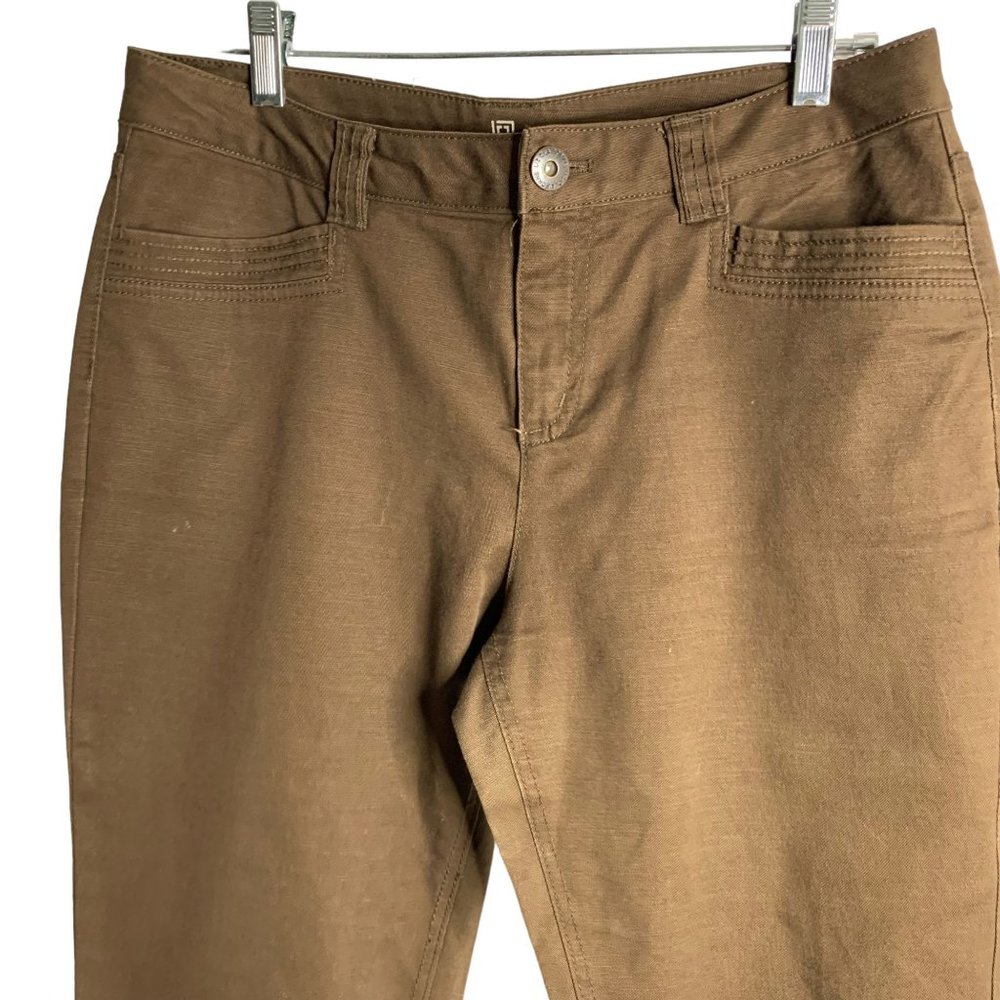 Liz Claiborne Mid Rise Capri Pants 8 Brown Pockets Belt Loops Cuffed Stretch - Picture 2 of 5